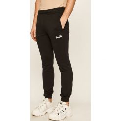 Diadora - Spodnie. Czarne spodnie męskie Diadora, s, z aplikacjami, z bawełny. Za 129,90 zł.