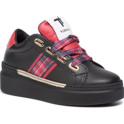 Sneakersy TOGOSHI - TG-06-03-000143 632. Czarne półbuty damskie Togoshi, bez wzorów, ze skóry, bez obcasa, na koturnie, bez zapięcia. W wyprzedaży za 279,00 zł.