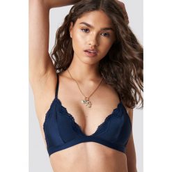 NA-KD Lingerie Biustonosz z koronkowym wykończeniem - Blue,Navy. Niebieskie biustonosze bardotka NA-KD Lingerie, z haftami, z koronki. Za 60,95 zł.