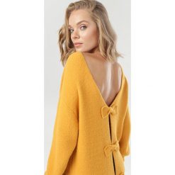 Żółty Sweter Nifsara. Żółte swetry damskie Born2be, s, bez wzorów, bez rękawów, bez kaptura. Za 149,99 zł.