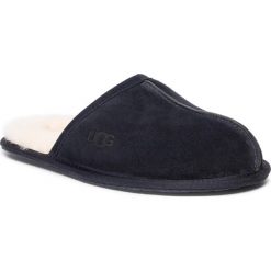 Kapcie UGG - M Scuff 1101111 True Navy. Niebieskie klapki męskie Ugg, z wełny. W wyprzedaży za 339,00 zł.