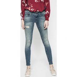 Tommy Jeans - Jeansy Sophie. Niebieskie jeansy damskie rurki marki Tommy Jeans, z obniżonym stanem. W wyprzedaży za 399,90 zł.