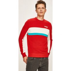 Wrangler - Bluza. Czerwone bluzy męskie Wrangler, s, z aplikacjami, z bawełny, z okrągłym kołnierzem. W wyprzedaży za 129,90 zł.