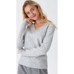 Sweter z dekoltem w serek - Jasny szary. Szare swetry damskie House, s, bez wzorów, bez rękawów, bez kaptura. Za 79,99 zł.