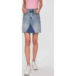 Calvin Klein Jeans - Spódnica. Niebieskie spódniczki damskie Calvin Klein Jeans, na co dzień, bez wzorów, z bawełny, casualowe, mini, proste. W wyprzedaży za 299,90 zł.