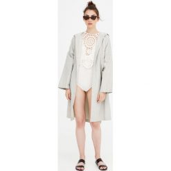 Kurtka z kapturem. Brązowe kurtki damskie Pull&Bear, bez wzorów, z denimu, z kapturem. Za 139,00 zł.