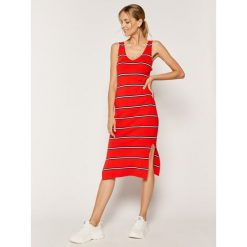 Sukienka codzienna Tommy Jeans DW0DW06729. Czerwone sukienki damskie Tommy Jeans, na co dzień, s, bez wzorów, z elastanu, bez kołnierzyka, bez rękawów, proste. W wyprzedaży za 369,00 zł.