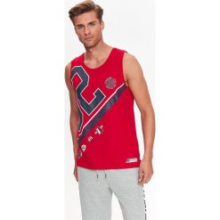 T-SHIRT MĘSKI BEZ RĘKAWÓW O KROJU OVERSIZE. Czerwone t-shirty męskie marki Top Secret, na zimę, xxl, z nadrukiem, z bawełny. W wyprzedaży za 14,99 zł.
