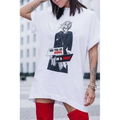 Tunika VONDERA WHITE. Białe tuniki damskie IVET, na co dzień, z nadrukiem, bez kołnierzyka, bez rękawów. W wyprzedaży za 29,00 zł.