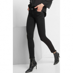 Elastyczne jeansy skinny. Czarne boyfriendy damskie Orsay. Za 139,99 zł.