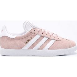 Adidas Originals - Buty Gazelle. Różowe buty sportowe damskie adidas Originals, bez wzorów, ze skóry, sportowe. W wyprzedaży za 339,90 zł.