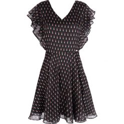 Guess Sukienka. Sukienki damskie Guess, na co dzień, z aplikacjami, z tkaniny, bez kołnierzyka, z krótkim rękawem, krótkie, mini, rozkloszowane. Za 199,00 zł.
