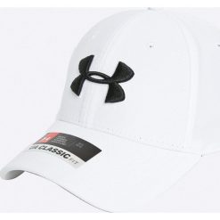 Under Armour - Czapka. Białe czapki z daszkiem męskie marki Under Armour, z elastanu. W wyprzedaży za 69,90 zł.