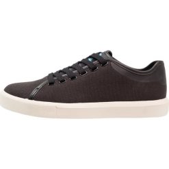 Native MONACO LOW CANVAS WX Tenisówki i Trampki jiffy black/bone white. Czarne trampki i tenisówki damskie marki Native, z tworzywa sztucznego. W wyprzedaży za 215,40 zł.