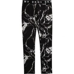 Dkny - Legginsy dziecięce 110-146 cm. Czarne spodnie dziewczęce DKNY, z nadrukiem, z tkaniny. W wyprzedaży za 179,90 zł.