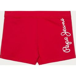 Pepe Jeans - Kąpielówki dziecięce Kelly 128-176 cm. Czerwone kąpielówki chłopięce Pepe Jeans, z nadrukiem, z elastanu. Za 99,90 zł.