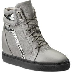Sneakersy NESSI - 17300 Szary 411. Szare półbuty damskie Nessi, ze skóry ekologicznej. W wyprzedaży za 269,00 zł.