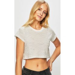 Review - Top. Białe bluzki damskie Review, s, bez wzorów, z dzianiny, z okrągłym kołnierzem. W wyprzedaży za 34,90 zł.