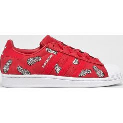 Adidas Originals - Buty Superstar W. Czerwone buty sportowe damskie adidas Originals, bez wzorów, ze skóry, sportowe. W wyprzedaży za 399,90 zł.