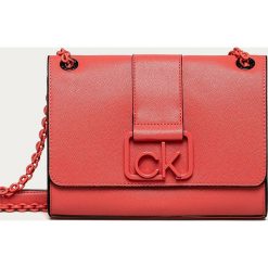 Calvin Klein - Torebka. Różowe listonoszki damskie Calvin Klein, w paski, ze skóry ekologicznej, na ramię, małe, bez dodatków. W wyprzedaży za 429,90 zł.