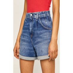 Pepe Jeans - Szorty jeansowe Daisie. Niebieskie szorty damskie Pepe Jeans, bez wzorów, z elastanu, casualowe, z podwyższonym stanem. Za 299,90 zł.