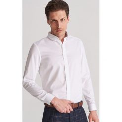 Gladka koszula slim fit - Biały. Białe koszule męskie Reserved, s, bez wzorów, bez kołnierzyka, bez rękawów. Za 99,99 zł.