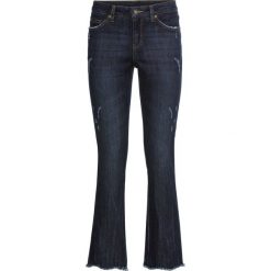 Dżinsy, krótsze nogawki bonprix ciemny denim. Niebieskie jeansy damskie bonprix. Za 54,99 zł.