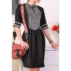 Sukienka MERONA BLACK. Czarne sukienki damskie Sukienka MERONA BLACK, s, bez wzorów, bez kołnierzyka, z krótkim rękawem, krótkie, mini. W wyprzedaży za 89,00 zł.