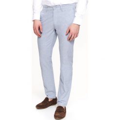 Spodnie ze strukturalnej tkaniny dopasowane. Niebieskie spodnie męskie Top Secret, na co dzień, na lato, s, bez wzorów, z tkaniny, eleganckie. W wyprzedaży za 39,99 zł.