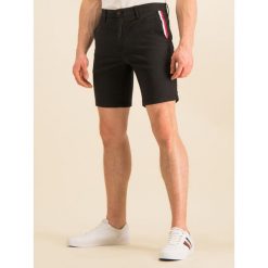 Szorty materiałowe TOMMY HILFIGER MW0MW10900. Niebieskie spodenki i szorty męskie TOMMY HILFIGER, m, bez wzorów, z elastanu. W wyprzedaży za 229,00 zł.