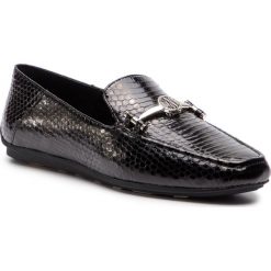 Lordsy DKNY - K4827808 Snake Black. Czarne półbuty damskie DKNY, na co dzień, z aplikacjami, ze skóry ekologicznej, bez obcasa, na płaskiej podeszwie, bez zapięcia. Za 479,00 zł.
