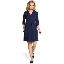 LILY Sukienka z podwójną plisą - granatowa. Niebieskie sukienki damskie Moe, na co dzień, s, bez wzorów, eleganckie, z dekoltem w serek, bez rękawów, proste. Za 149,00 zł.