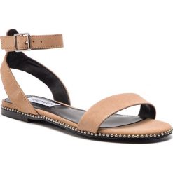 Sandały STEVE MADDEN - Salute SM11000406-03002-947 Blush Suede. Pomarańczowe klapki damskie Steve Madden, z aplikacjami, z zamszu, bez obcasa, na obcasie. W wyprzedaży za 299,00 zł.
