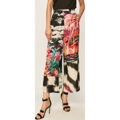 Desigual - Spodnie. Spodnie damskie Desigual, s, bez wzorów, z wiskozy. W wyprzedaży za 269,90 zł.