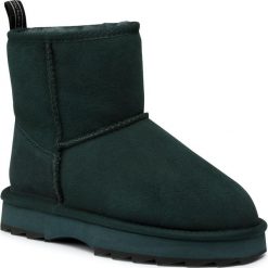 Buty EMU AUSTRALIA - Sharky Mini W12434 Deep Teal/Black. Zielone kozaki damskie EMU Australia, ze skóry, klasyczne, bez obcasa, bez zapięcia. Za 699,00 zł.