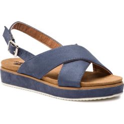 Sandały REFRESH - 69834 Jeans. Niebieskie klapki damskie marki Refresh, bez wzorów, z jeansu, bez obcasa. Za 169,00 zł.