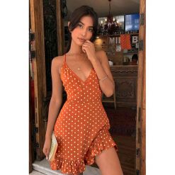 Sukienka KENZIE ORANGE. Pomarańczowe sukienki damskie Sukienka KENZIE ORANGE, s, bez wzorów, bez kołnierzyka, z krótkim rękawem, krótkie, mini. W wyprzedaży za 69,00 zł.