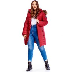 Pikowana kurtka z kapturem czerwony. Czerwone kurtki damskie Tagless, plus size, bez wzorów, z poliesteru, z kapturem. Za 349,00 zł.