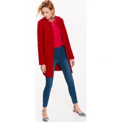 Elegancki sweter damski. Czerwone żakiety damskie Top Secret, na lato, bez wzorów, z wełny, eleganckie, z długim rękawem, długie, bez kaptura. W wyprzedaży za 99,99 zł.