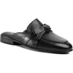 Klapki JOOP! - Unico 4140004958 Black 900. Czarne klapki damskie JOOP!, z aplikacjami, ze skóry, bez obcasa, na obcasie. Za 649,00 zł.