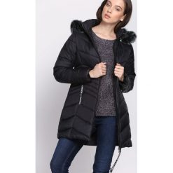 Czarna Kurtka New Moon. Czarne bomberki damskie Born2be, na zimę, l, z kapturem. Za 129,99 zł.