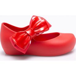 Melissa - Baleriny dziecięce Ultragirl. Czerwone meliski damskie marki Melissa, z gumy. W wyprzedaży za 299,90 zł.