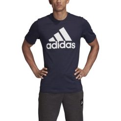 MĘSKA KOSZULKA ADIDAS MUST HAVES BADGE OF SPORT TEE (M). Koszulki męskie Adidas, m, bez wzorów, z bawełny, klasyczne, bez kołnierzyka, bez rękawów. Za 89,99 zł.