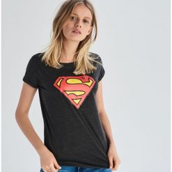 T-shirt Superman - Szary. Szare t-shirty damskie marki Sinsay, s, z motywem z bajki. Za 29,99 zł.