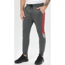 Ciemnoszare Spodnie Corraeciane. Szare spodnie męskie Born2be, xl, bez wzorów, z dresówki. Za 69,99 zł.