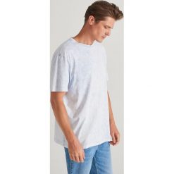 Marmurkowy T-shirt - Niebieski. Niebieskie t-shirty męskie Reserved, s, bez wzorów, bez kołnierzyka. Za 49,99 zł.