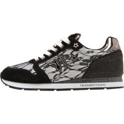Trussardi Jeans Tenisówki i Trampki black. Czarne trampki i tenisówki damskie Trussardi Jeans, z jeansu. Za 499,00 zł.
