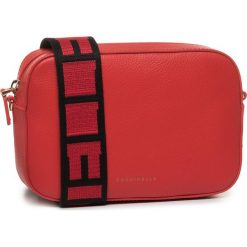 Torebka COCCINELLE - FV3 Mini Bag E5 FV3 55 I1 07 Polish Red R08. Czerwone listonoszki damskie Coccinelle, bez wzorów, ze skóry, wizytowe, bez dodatków. Za 749,00 zł.