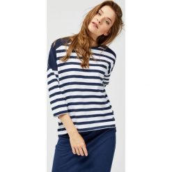 Cienka bluza z aplikacjami. Białe bluzy damskie Moodo, xs, z aplikacjami, bez rękawów, bez kaptura. Za 39,99 zł.