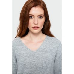 Sweter o luźnym kroju. Swetry damskie Greenpoint, bez wzorów, z elastanu, bez rękawów, bez kaptura. Za 99,99 zł.